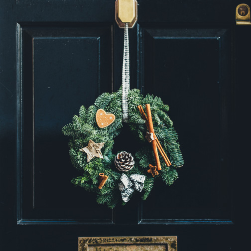 Use F.L.O.S.S. to Keep Wreaths & Garlands Fresh's featured image