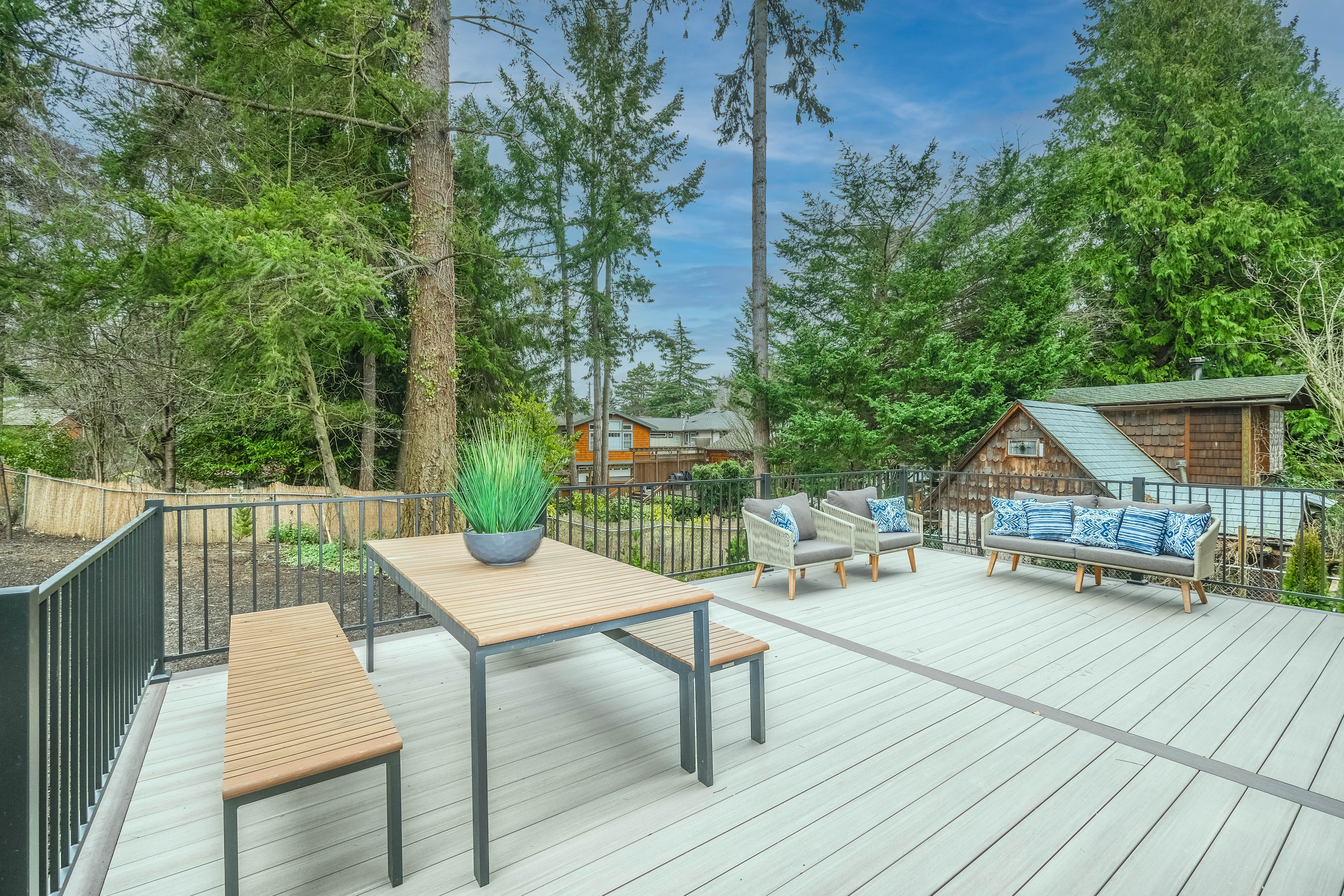 Deck Cleaning Dos and Don’ts's featured image