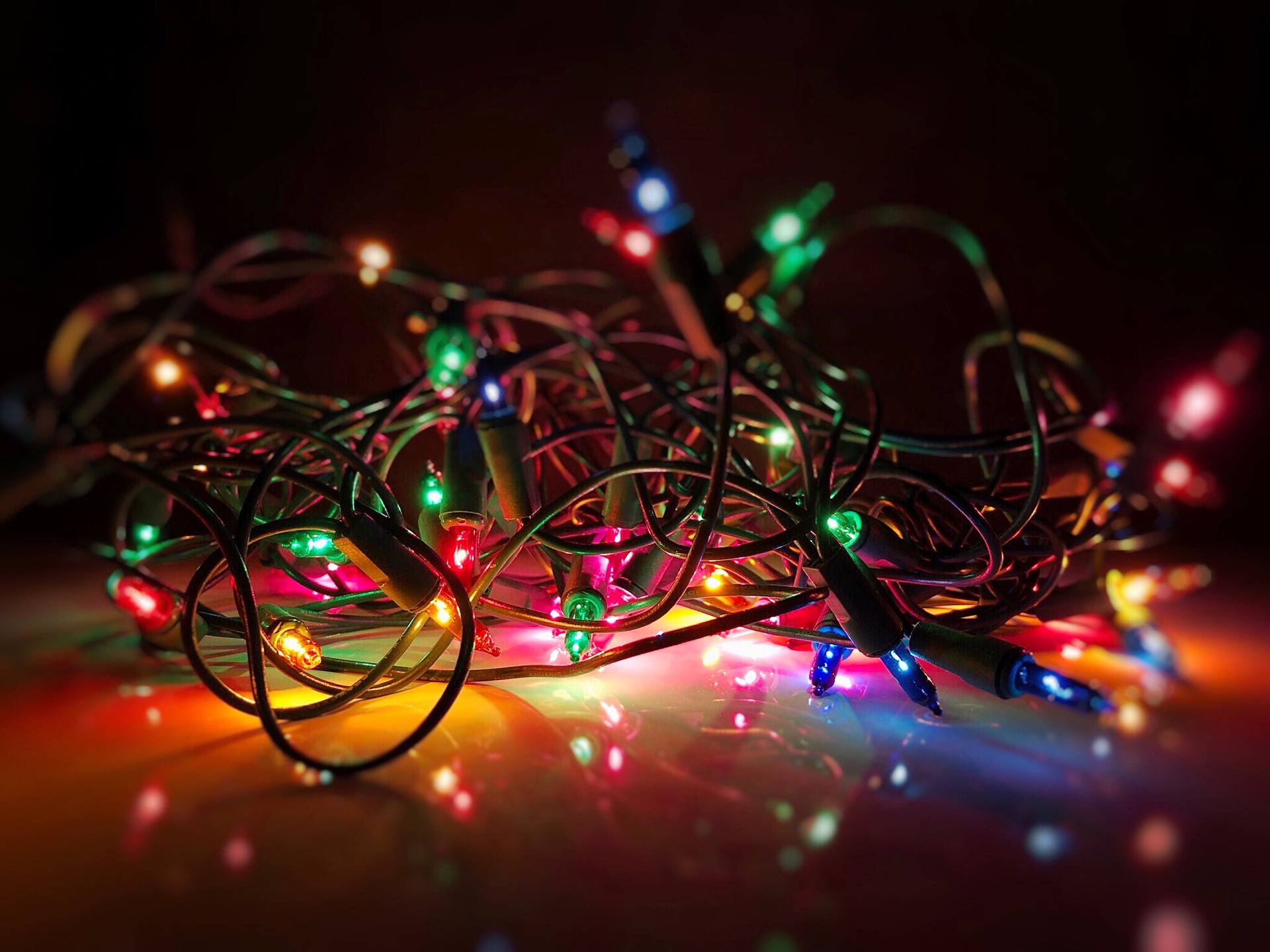 Low Tech Hacks to Detangle Holiday Lights's featured image