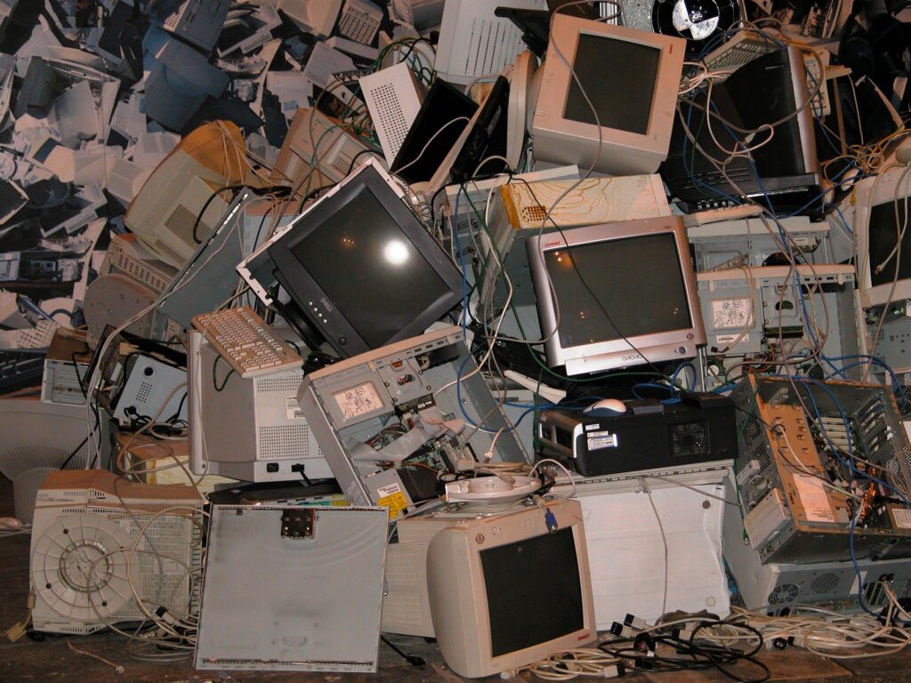 How to Safely Dispose of Electronic Waste 