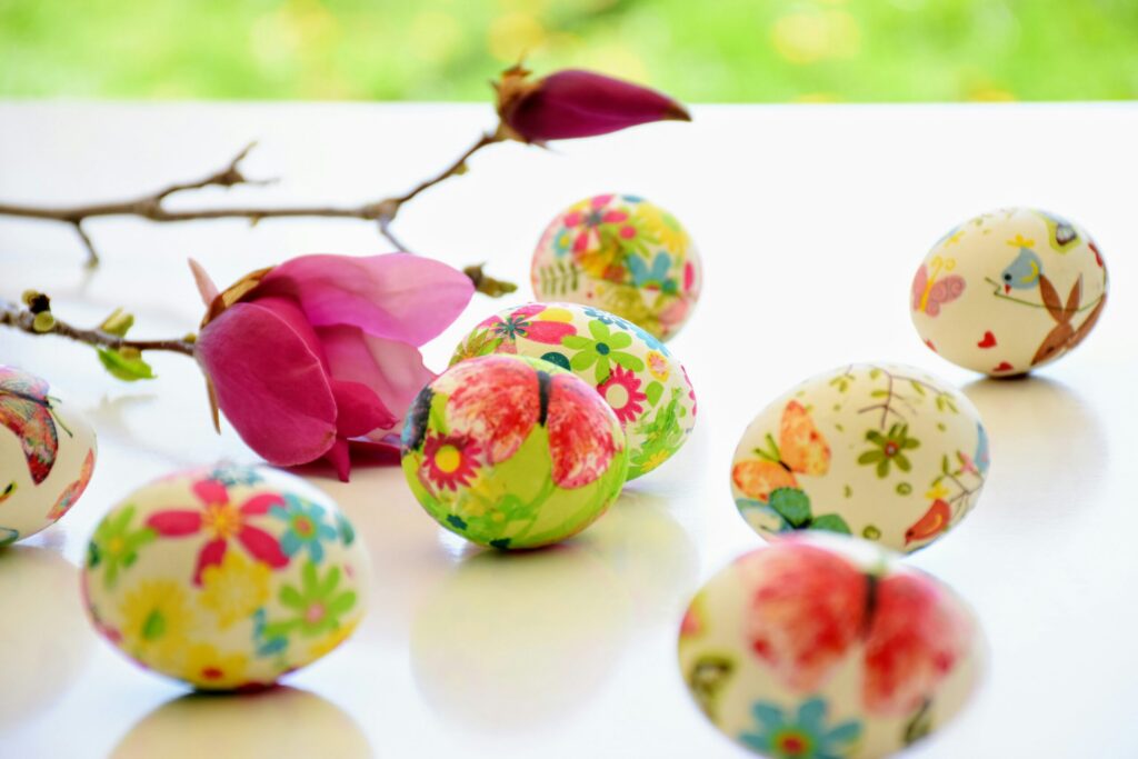 Kid-friendly No Mess Easter Egg Decorating